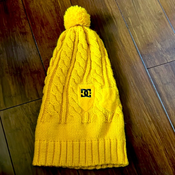 DC Other - Mustard DC Slouch Beanie